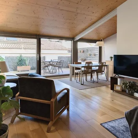 Apartman Apg Carrer Nou Atic